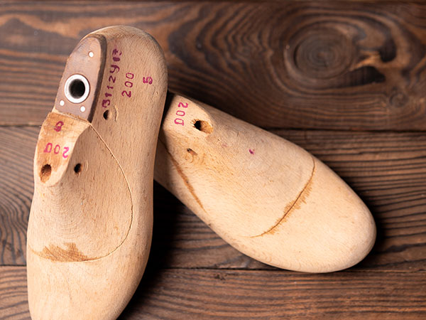 Par de hormas de madera