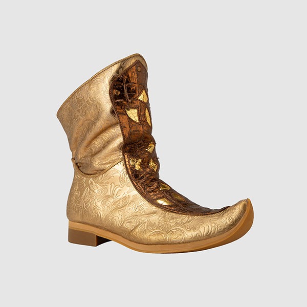 Bota estilo árabe, de piel dorada